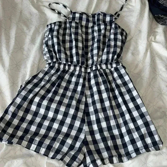 Women’s size small gingham romper - Picture 2 of 4
